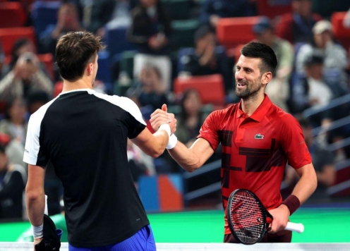 Bại tướng 19 tuổi của Djokovic ở Thượng Hải Masters từng bắt cá hai tay