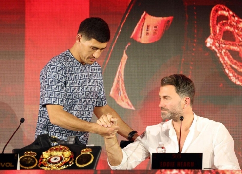 Ông bầu Eddie Hearn: 'Bivol thua Beterbiev quả là một trò hề'