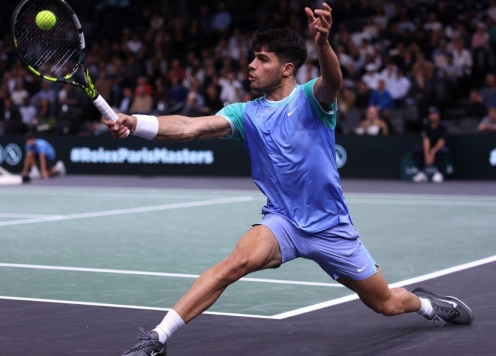 Loại sớm ở Paris Masters 2024, Alcaraz đổ lỗi cho mặt sân