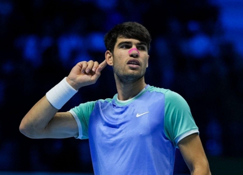 Chấp 50% sức mạnh, Alcaraz vẫn hạ gọn Rublev ở ATP Finals 2024