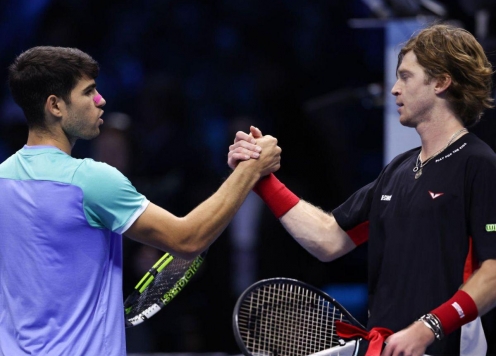 Kết quả tennis 13/11: Alcaraz thắng trận đầu tiên ở ATP Finals