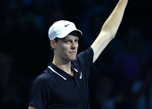 Lần thứ 5 thắng Medvedev năm 2024, Sinner thẳng tiến bán kết ATP Finals