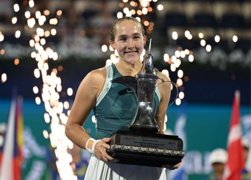 Đăng quang WTA Dubai, Mirra Andreeva dựng hai cột mốc đáng nhớ trong sự nghiệp