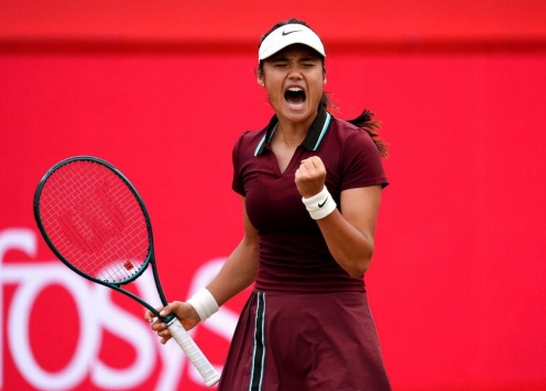 Emma Raducanu lần đầu lên ngôi số 1 tennis Anh sau hai năm