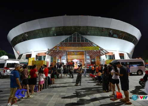NHM bóng chuyền Việt Nam thức đêm 'săn' vé xem chung kết VTV Cup 2025