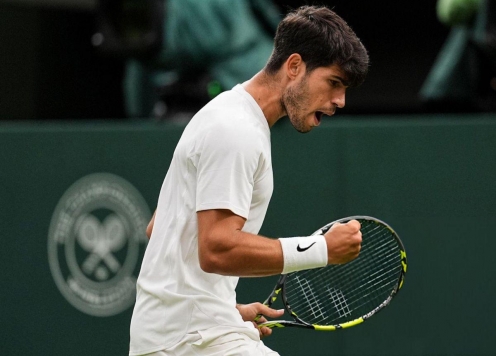 Alcaraz lọt tứ kết Wimbledon bằng chiến thắng thứ 22 liên tiếp