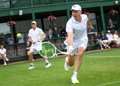Tỷ phú Mỹ chuẩn bị chào sân tennis chuyên nghiệp ở tuổi 59