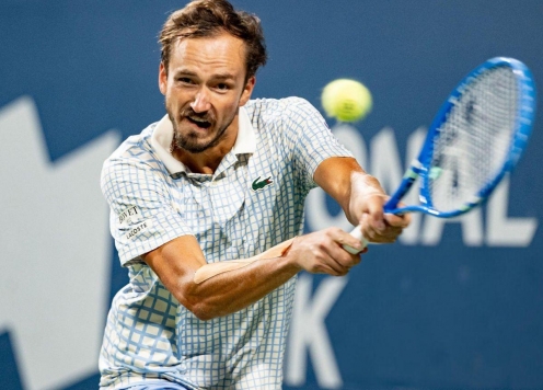 Medvedev để quên 'của quý' sau thất bại muối mặt ở Rogers Cup 2025