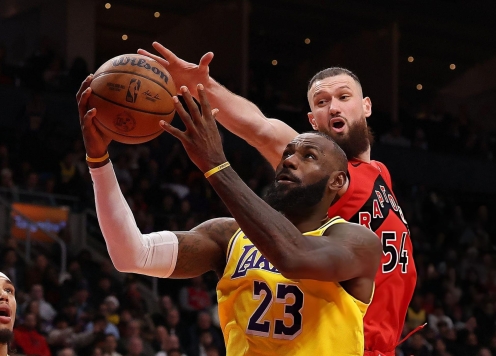 LeBron James lần đầu ghi dưới 10 điểm/trận kể từ năm 2007