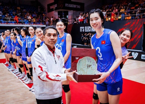 Chủ công Thanh Thúy hội quân cùng ĐTQG, xuất hiện với diện mạo mới lạ