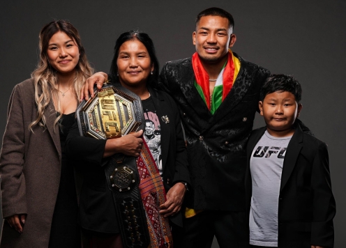 Võ sĩ Đông Nam Á làm nên lịch sử ở UFC