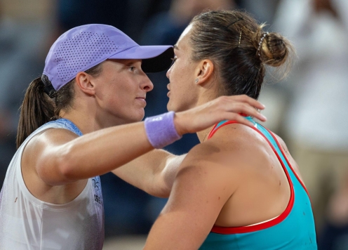 Swiatek 'var thẳng mặt' Sabalenka về 'Trận chiến giới tính'