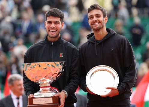 'Lorenzo Musetti ăn đứt Carlos Alcaraz và Jannik Sinner'