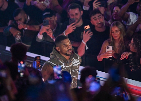 Anthony Joshua có động thái đầu tiên sau vụ TNGT khiến 2 cộng sự qua đời