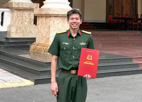 Em trai Ánh Viên được thăng quân hàm