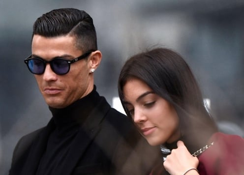 Bạn gái Ronaldo: 'Anh ấy sẽ không giải nghệ trước 50 tuổi'