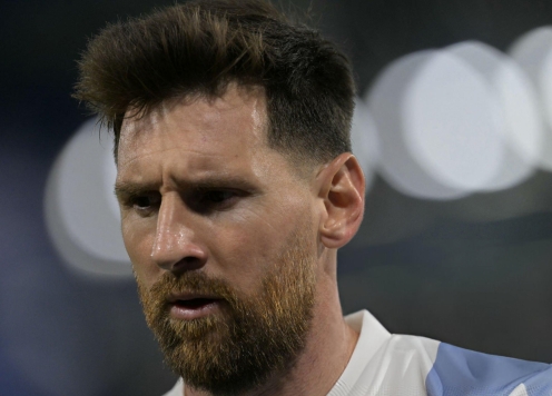 Messi nối cáu với hậu vệ Peru: 'Cậu làm gì vậy, đồ ngốc?'