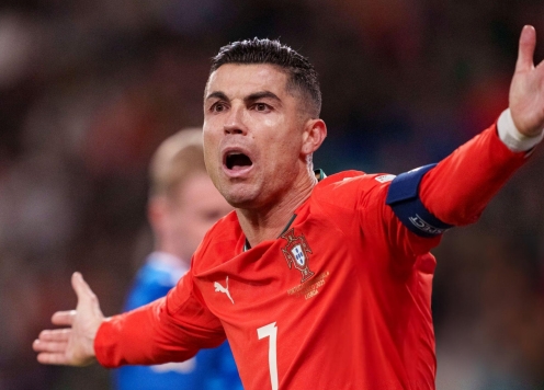 Ronaldo tức giận, buông lời chỉ trích thẳng mặt 1 nhà báo