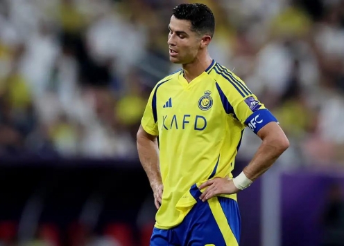 Ronaldo có động thái đầy cảm xúc khi Al Nassr bị loại cay đắng