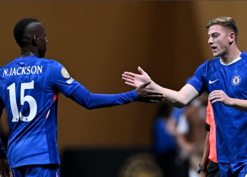 Chelsea gặp phải cơn đau đầu 'dễ chịu' ở hàng công