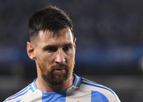 Messi bất ngờ nhận 'mưa gạch đá' tại quê nhà Argentina