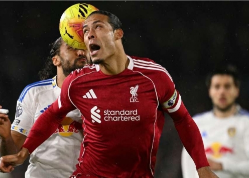 Liverpool đánh rơi chiến thắng trong ngày hàng thủ sụp đổ cuối trận