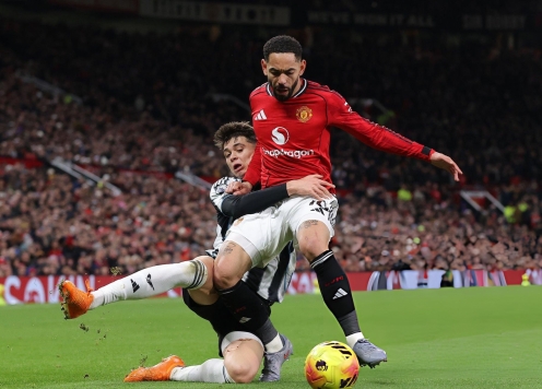 Quật ngã Newcastle, MU áp sát top 4 Ngoại hạng Anh