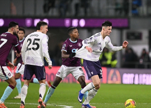 Sesko lập cú đúp, MU vẫn mất điểm trước đội đứng thứ 19