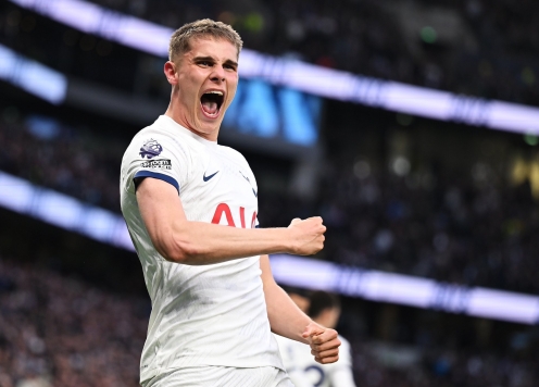 Tottenham 'ngã ngửa' với chấn thương của Van de Ven