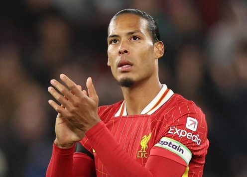 Van Dijk giận dữ trả lời phỏng vấn sau trận hòa Fulham