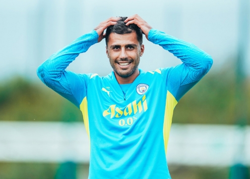 Pep Guardiola khiến CĐV Man City hụt hẫng về Rodri