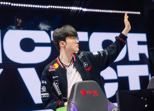Thắng dễ BLG, T1 lập thêm kỷ lục tại MSI 2025