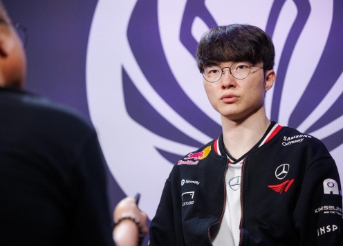 Faker tiết lộ hậu trường T1, bất ngờ khen học trò cũ Poby