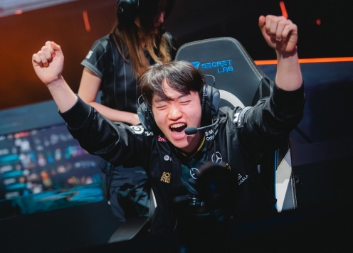 CĐV quốc tế khen ngợi trận giao hữu của T1 tại Việt Nam