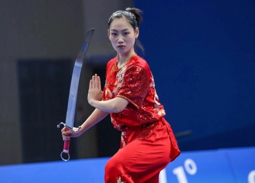 Hot girl wushu suýt bỏ SEA Games, nén đau bùng nổ Thái Lan