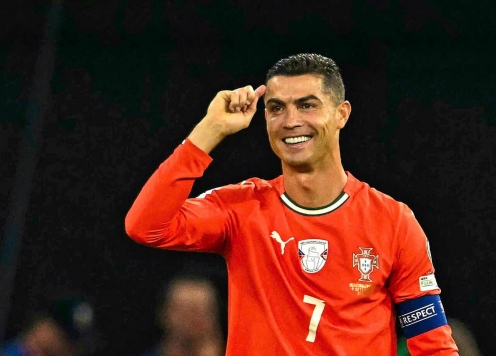 BẤT NGỜ: Ronaldo 2 lần sút tung lưới Bồ Đào Nha