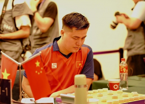 Nhà vô địch thế giới Việt Nam '1 chọi 5' cao thủ Trung Quốc