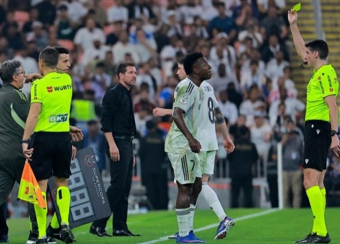 Trọng tài lên tiếng bất ngờ về màn 'đấu khẩu' giữa Vinicius và Simeone