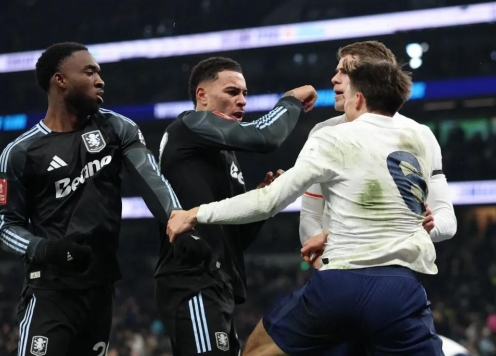 Aston Villa loại Tottenham, ghế HLV Frank lung lay dữ dội