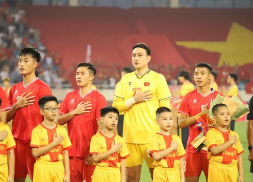 HLV Kim Sang Sik gây bất ngờ khi không gọi 1 sao Việt kiều