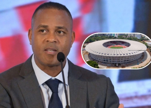 HLV Kluivert 'chưa ưng ý' một điều về SVĐ to nhất nhì Đông Nam Á