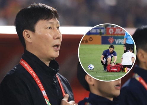 HLV Kim Sang Sik: 'Các cầu thủ ở V-League va chạm nhẹ là ngã'