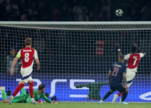 Khoảnh khắc đáng quên khiến Arsenal tan mộng Champions League