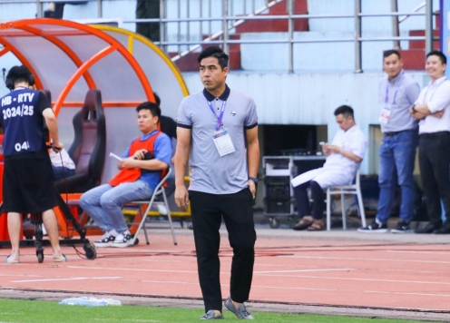 HLV Ninh Bình chấp nhận đá xấu để có 3 điểm
