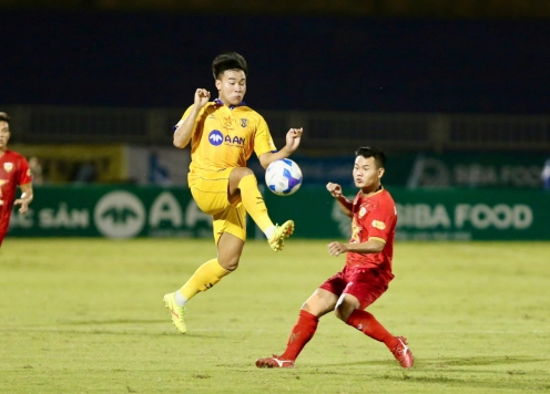 Vòng 23 V-League 2024/25: Hấp dẫn cả cuộc đua vô địch và trụ hạng