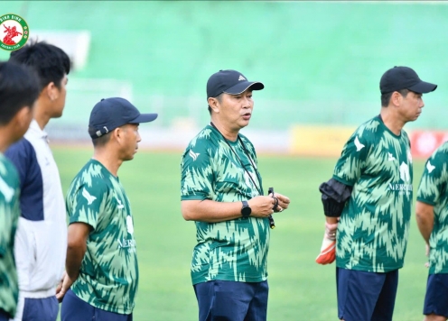 Đội xuống hạng V-League chia tay HLV chỉ sau 2 tháng
