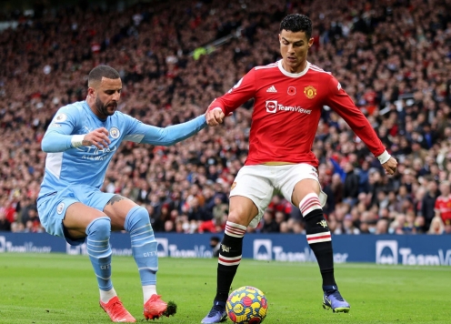 Huyền thoại MU khuyên Ronaldo nên gia nhập Man City