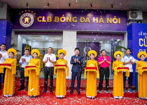 CLB Hà Nội chính thức khai trương cửa hàng bán vật phẩm lưu niệm