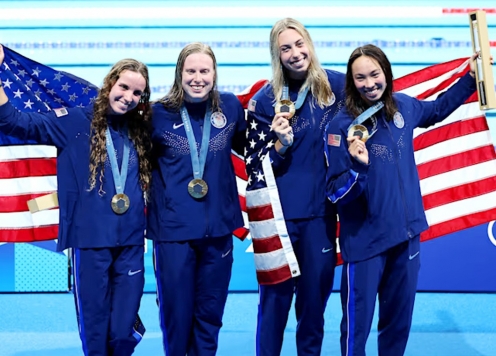 Mỹ phá kỷ lục thế giới, thống trị đường đua xanh 4x100m nữ