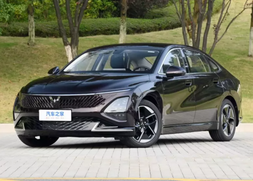 Sedan giá rẻ Wuling Starlight EV làm tâm điểm tại Triển lãm Ô tô lớn nhất Trung Quốc 2024